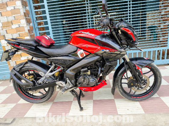 Bajaj Pulsar NS 160 double disc